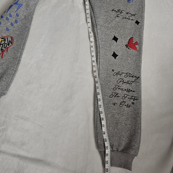 First Row Streetwear Flying Heart Graphic Gray Sweatpant Joggers - Picture 6 of 16